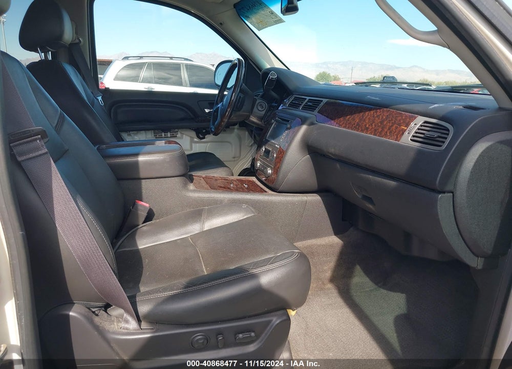 2013 GMC YUKON DENALI VIN: 1GKS2EEF3DR261383