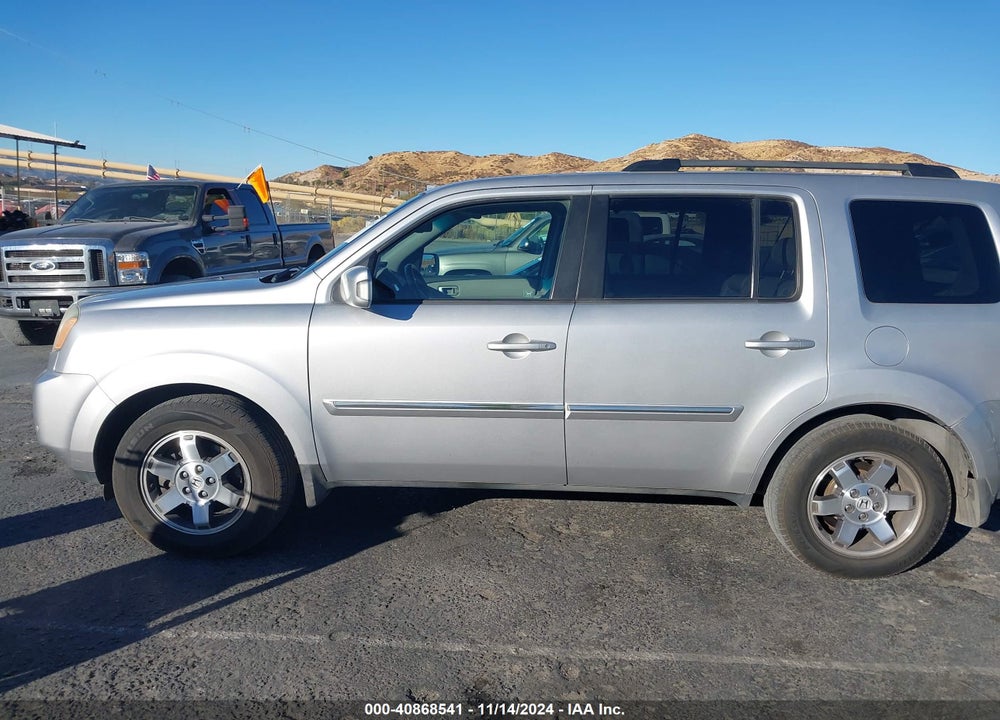 2010 HONDA PILOT TOURING VIN: 5FNYF3H95AB018275