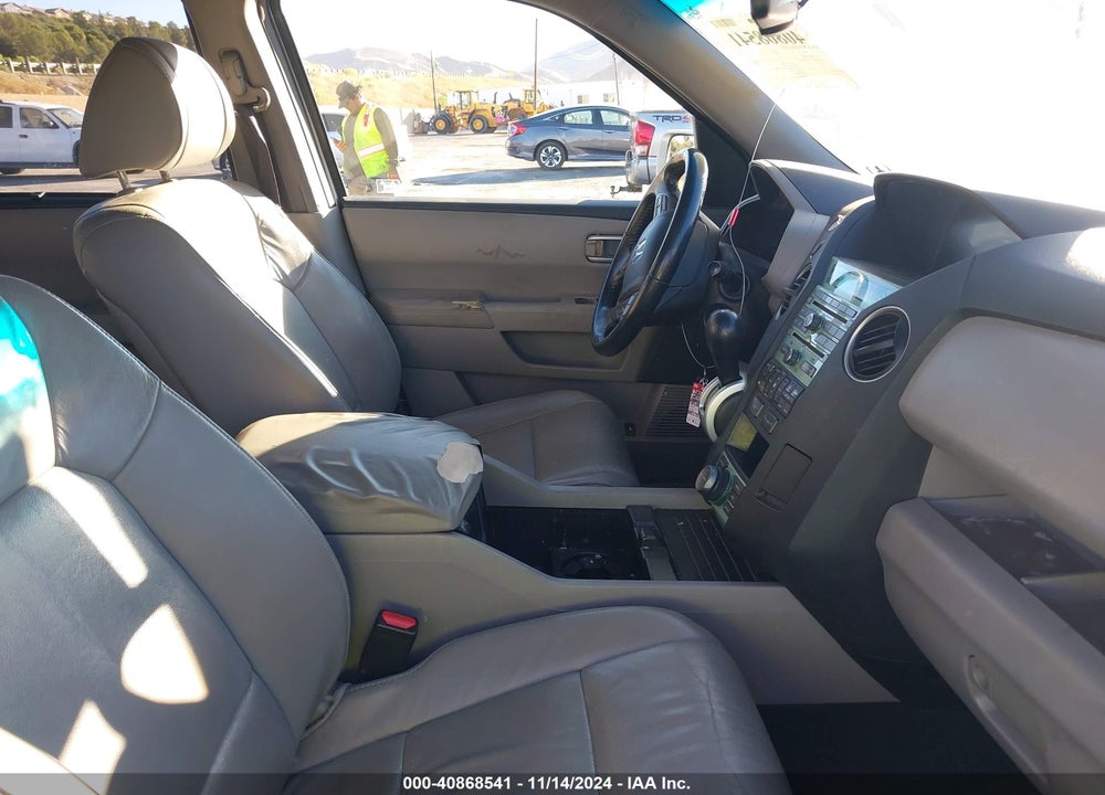 2010 HONDA PILOT TOURING VIN: 5FNYF3H95AB018275