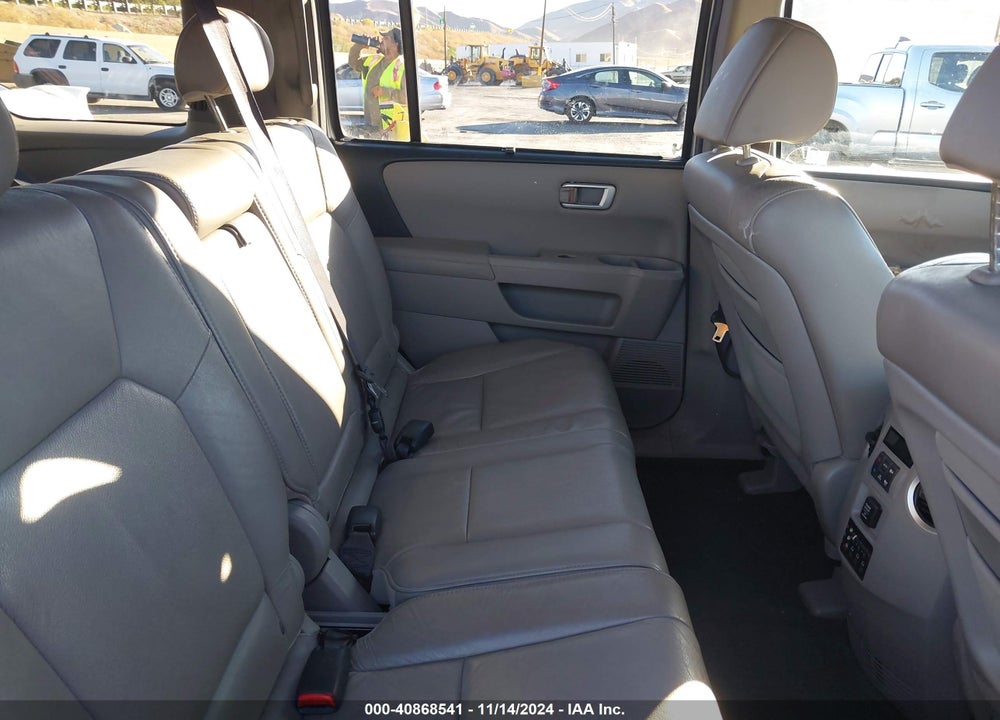 2010 HONDA PILOT TOURING VIN: 5FNYF3H95AB018275