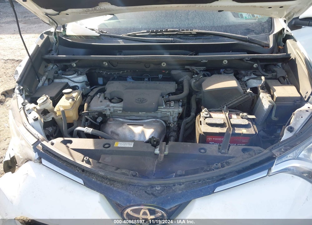 2018 TOYOTA RAV4 ADVENTURE/XLE VIN: 2T3RFREV4JW748505