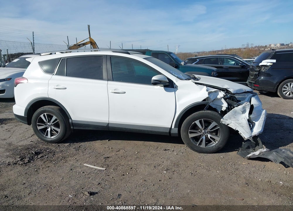 2018 TOYOTA RAV4 ADVENTURE/XLE VIN: 2T3RFREV4JW748505