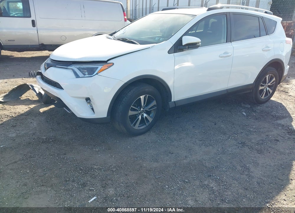2018 TOYOTA RAV4 ADVENTURE/XLE VIN: 2T3RFREV4JW748505