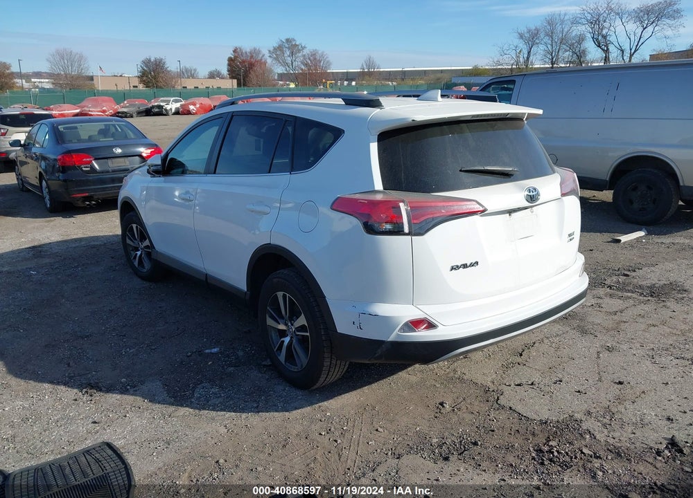 2018 TOYOTA RAV4 ADVENTURE/XLE VIN: 2T3RFREV4JW748505