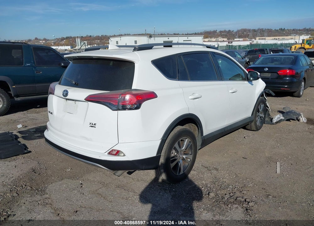 2018 TOYOTA RAV4 ADVENTURE/XLE VIN: 2T3RFREV4JW748505