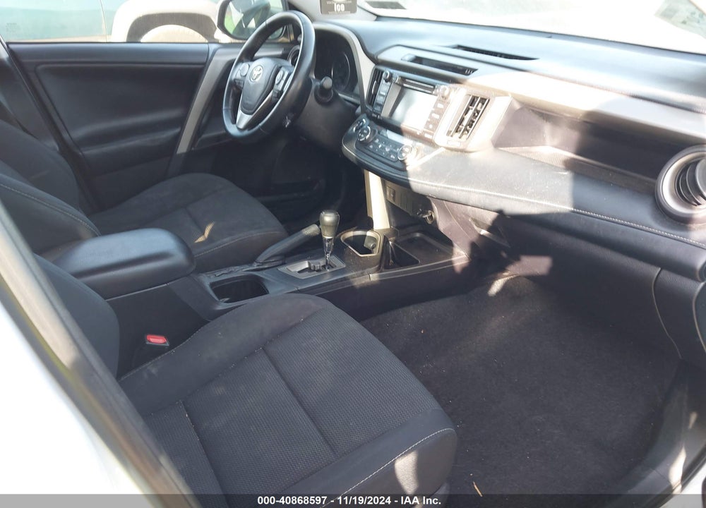 2018 TOYOTA RAV4 ADVENTURE/XLE VIN: 2T3RFREV4JW748505