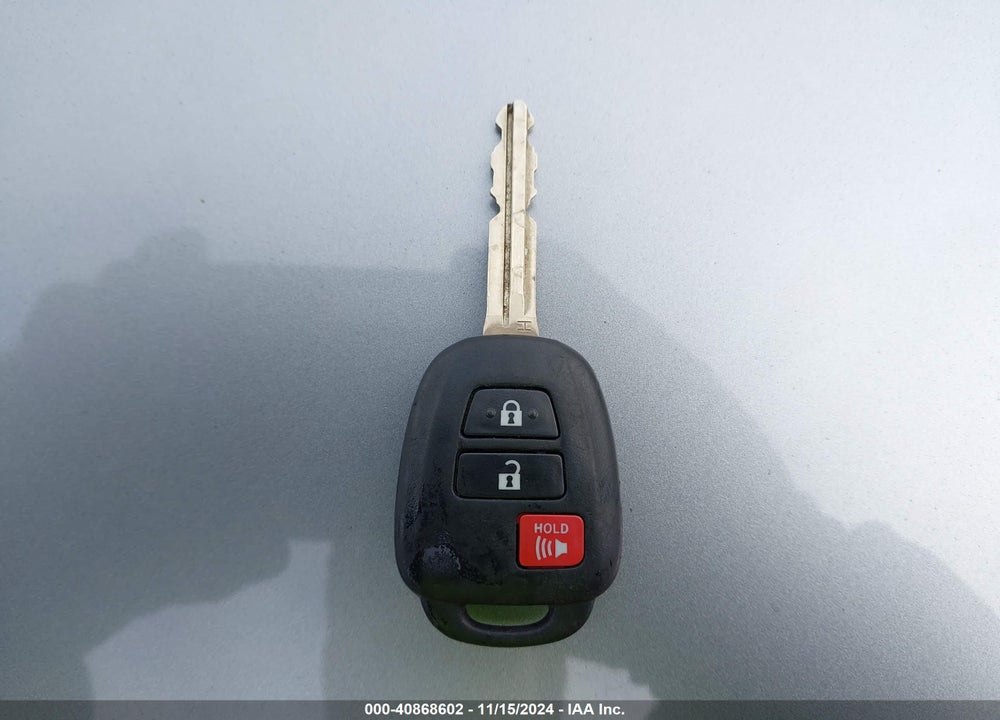 2015 TOYOTA RAV4 XLE VIN: 2T3RFREV0FW332457