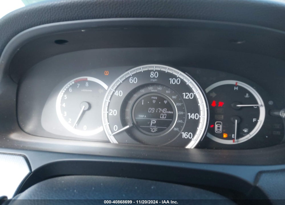 2013 HONDA ACCORD VIN: 1HGCR2F33DA232013