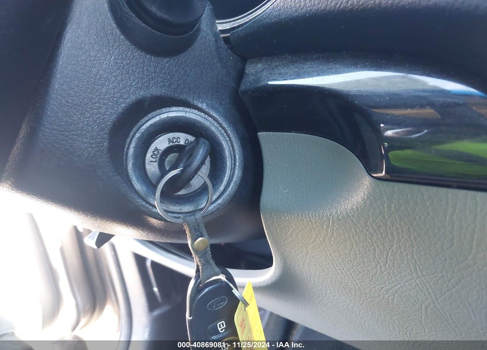 2013 KIA SORENTO LX VIN: 5XYKT3A68DG354224