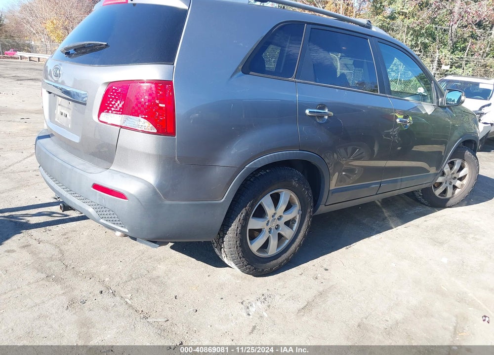 2013 KIA SORENTO LX VIN: 5XYKT3A68DG354224