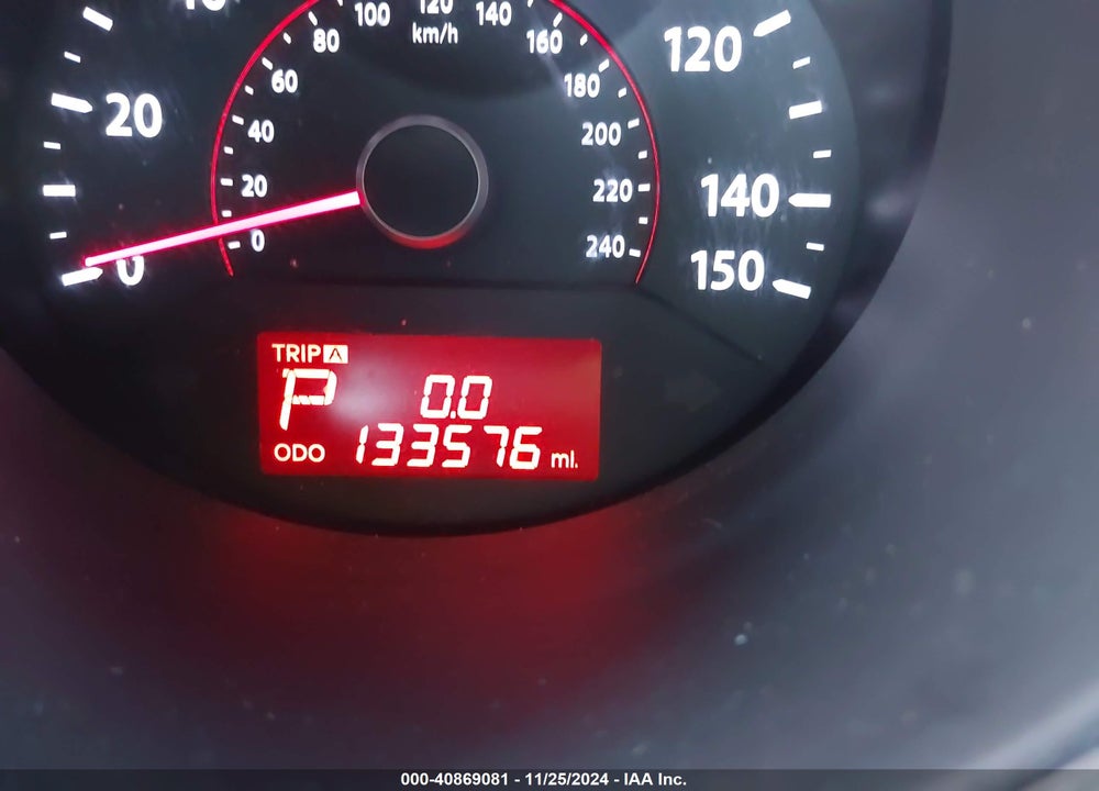 2013 KIA SORENTO LX VIN: 5XYKT3A68DG354224