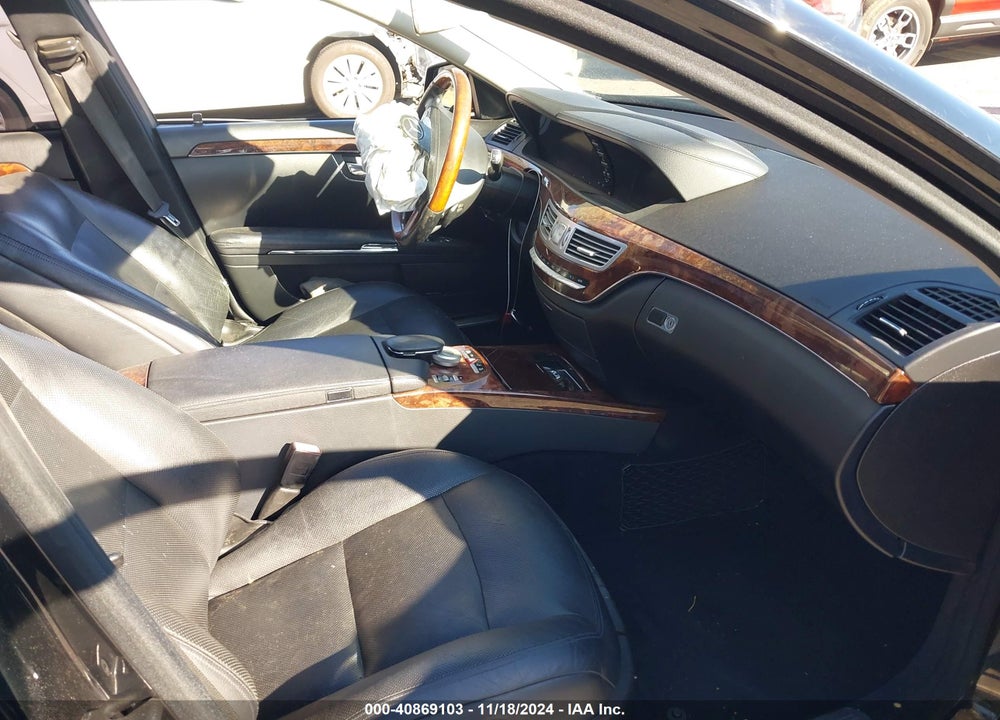 2010 MERCEDES-BENZ S 550 VIN: WDDNG7BB5AA314351