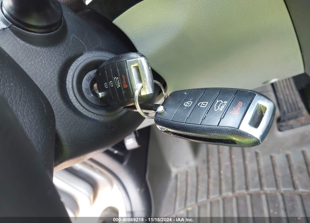 2014 KIA SORENTO LX VIN: 5XYKTCA68EG531176