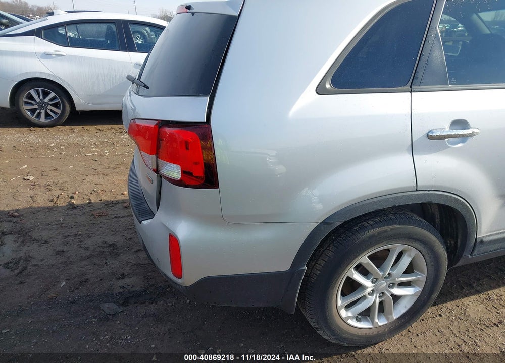 2014 KIA SORENTO LX VIN: 5XYKTCA68EG531176