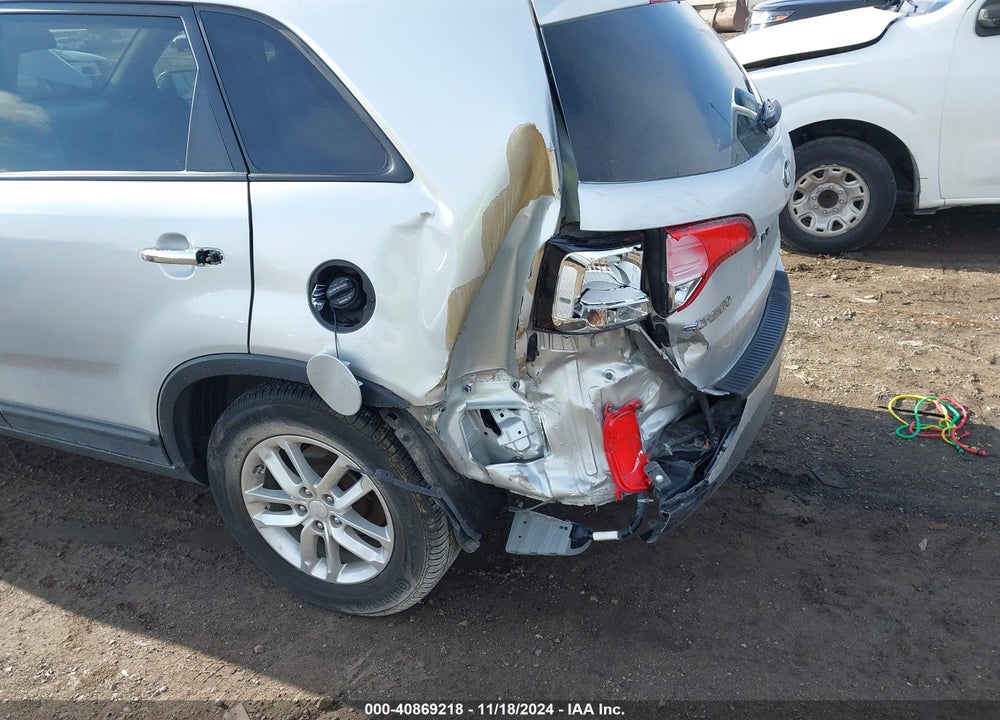 2014 KIA SORENTO LX VIN: 5XYKTCA68EG531176