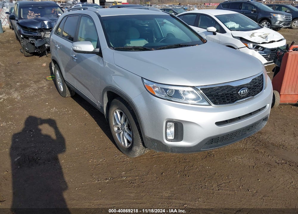 2014 KIA SORENTO LX VIN: 5XYKTCA68EG531176