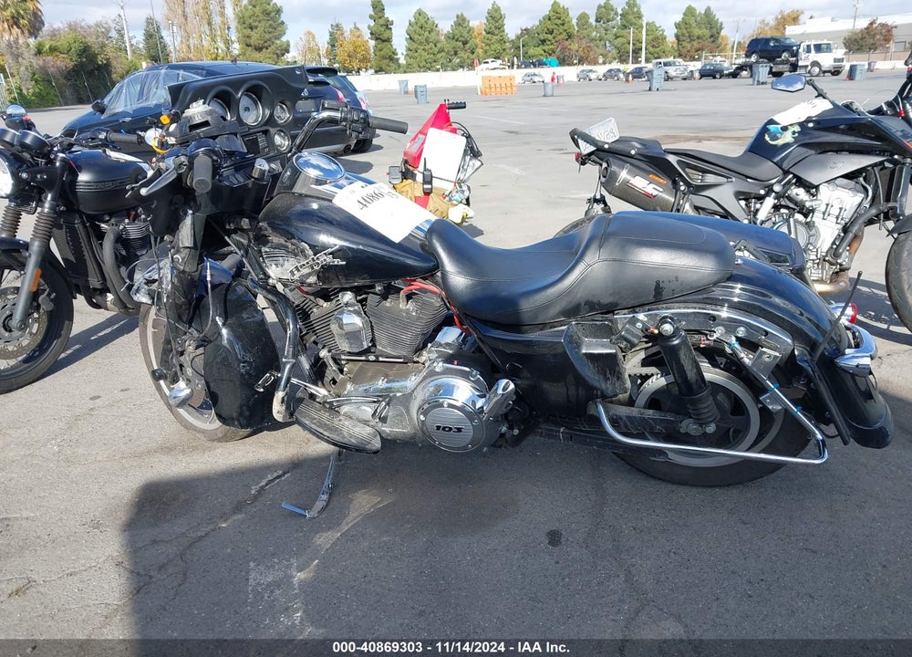 2013 HARLEY-DAVIDSON FLHX STREET GLIDE VIN: 1HD1KBM3XDB692551