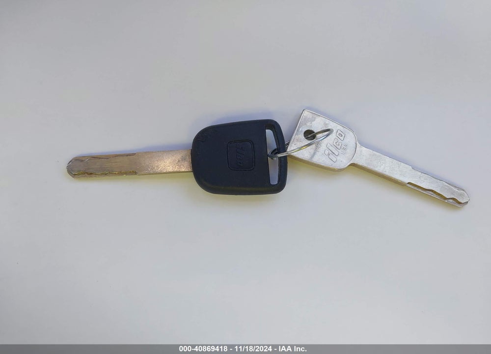 2010 HONDA ACCORD 2.4 LX-P VIN: 1HGCP2F43AA117759