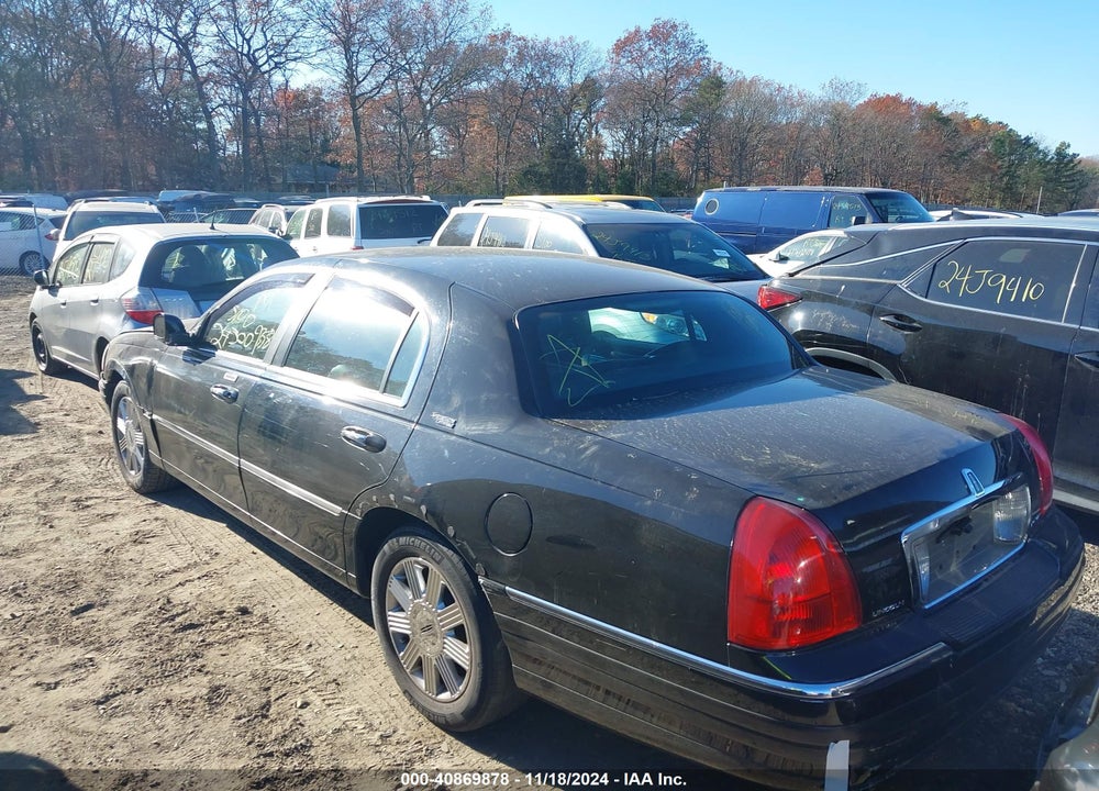 2011 LINCOLN TOWN CAR SIGNATURE LIMITED VIN: 2LNBL8CV2BX750375
