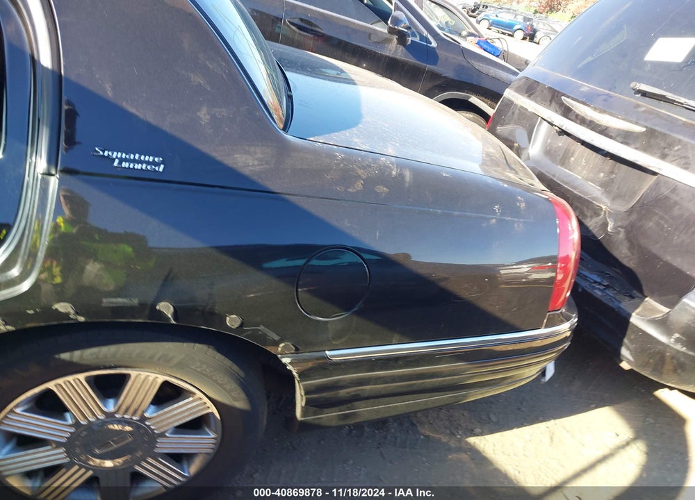 2011 LINCOLN TOWN CAR SIGNATURE LIMITED VIN: 2LNBL8CV2BX750375