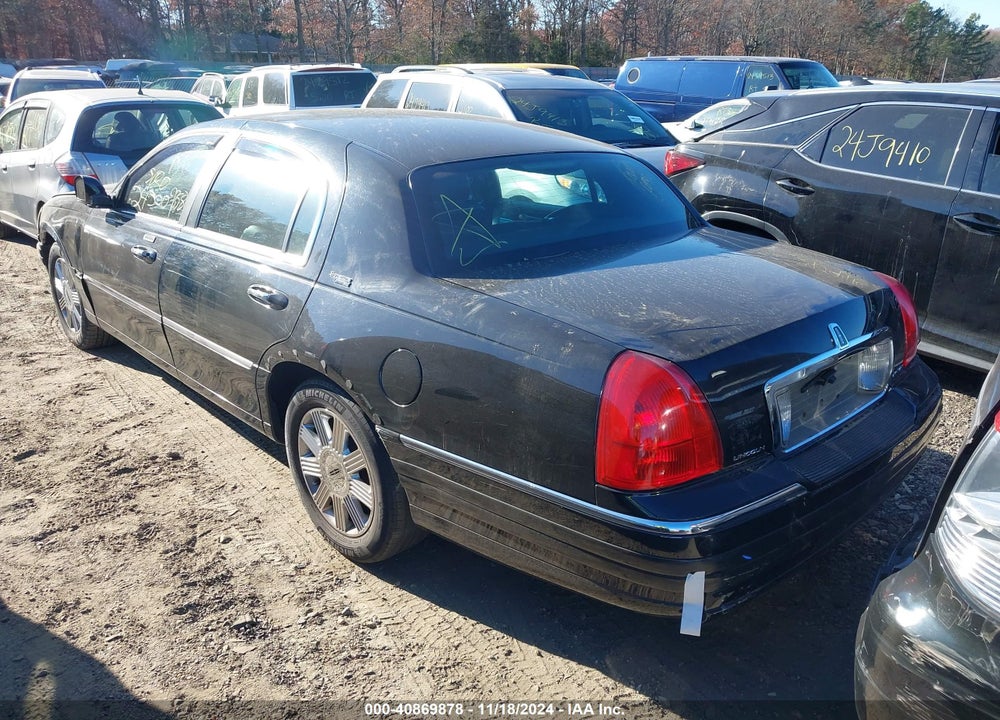 2011 LINCOLN TOWN CAR SIGNATURE LIMITED VIN: 2LNBL8CV2BX750375