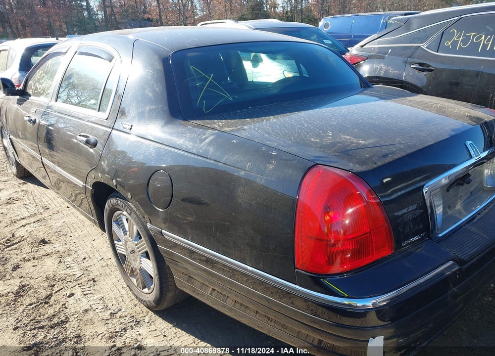 2011 LINCOLN TOWN CAR SIGNATURE LIMITED VIN: 2LNBL8CV2BX750375