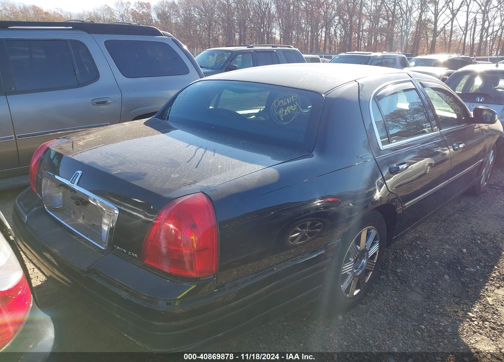 2011 LINCOLN TOWN CAR SIGNATURE LIMITED VIN: 2LNBL8CV2BX750375