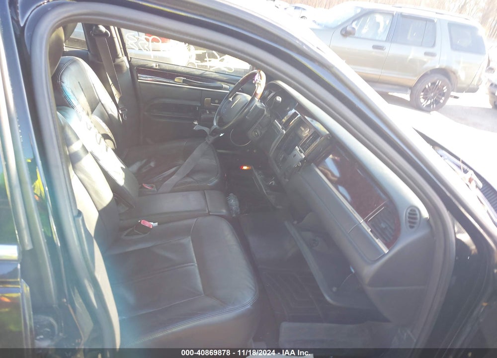 2011 LINCOLN TOWN CAR SIGNATURE LIMITED VIN: 2LNBL8CV2BX750375