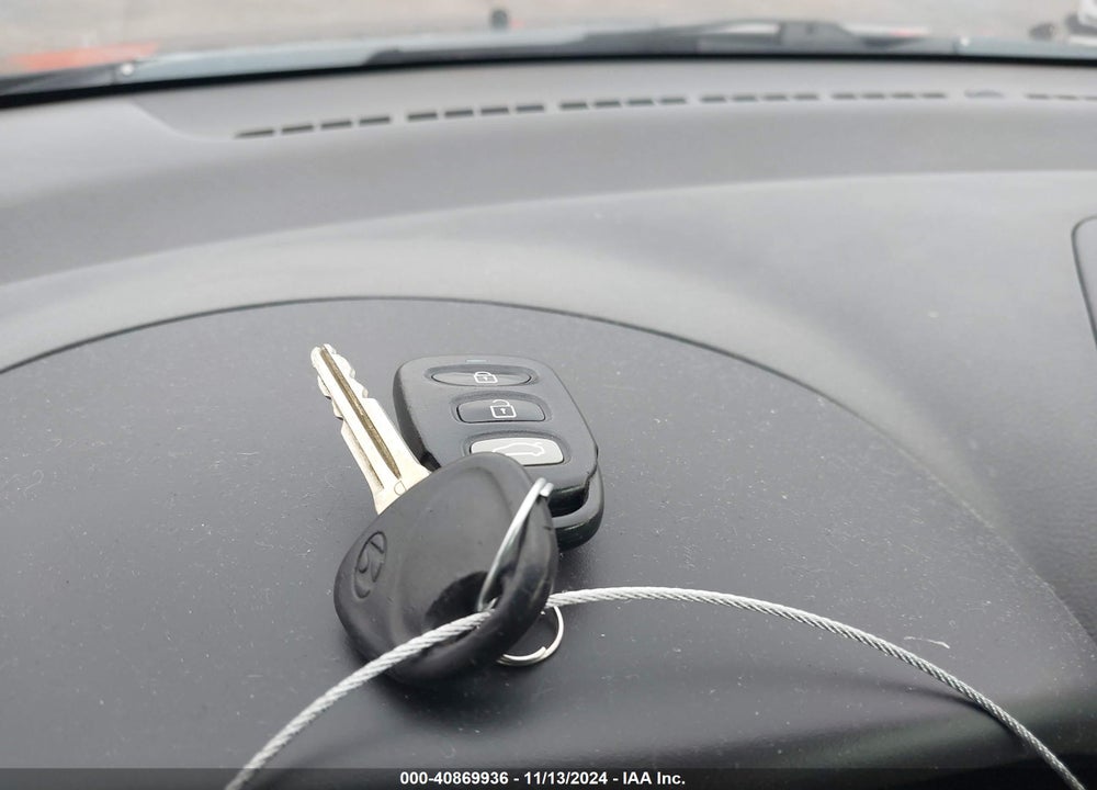 2008 HYUNDAI ELANTRA GLS/SE VIN: KMHDU46D18U375547