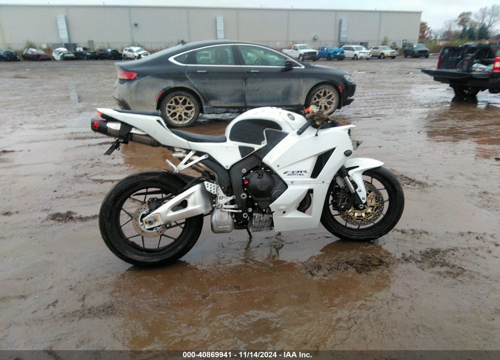 2016 HONDA CBR600 RR VIN: JH2PC40J1GK200638