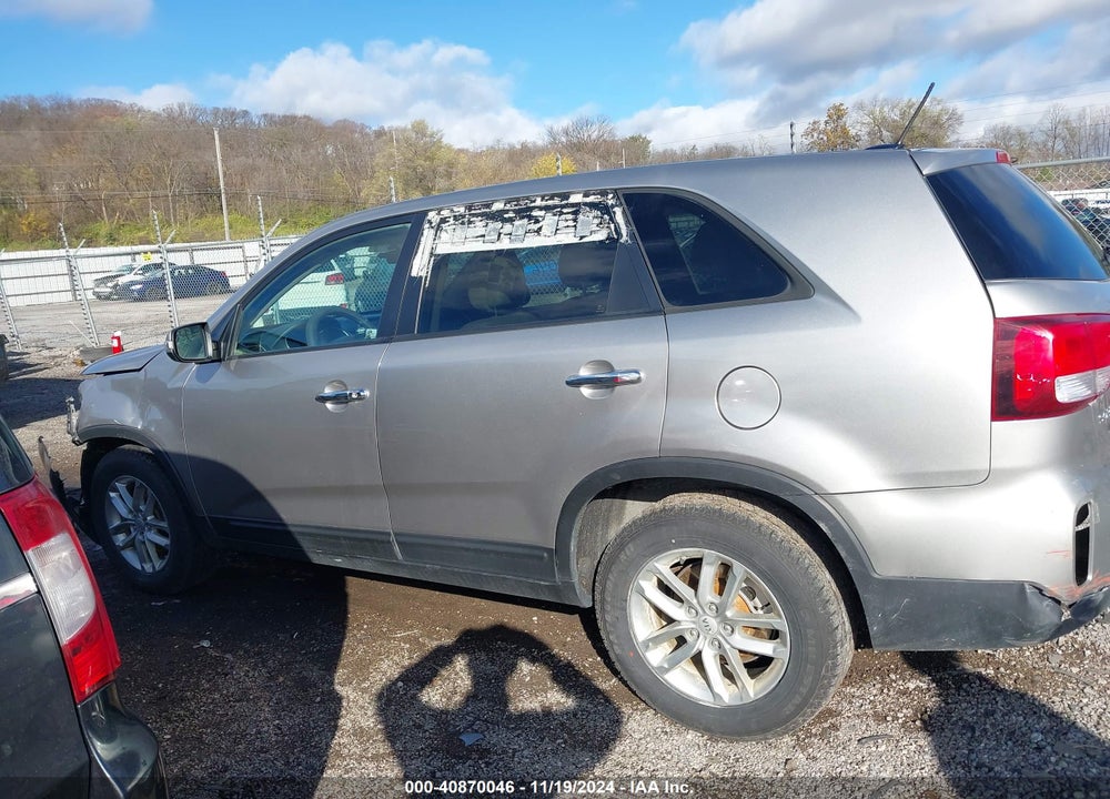 2015 KIA SORENTO LX VIN: 5XYKT3A60FG583922
