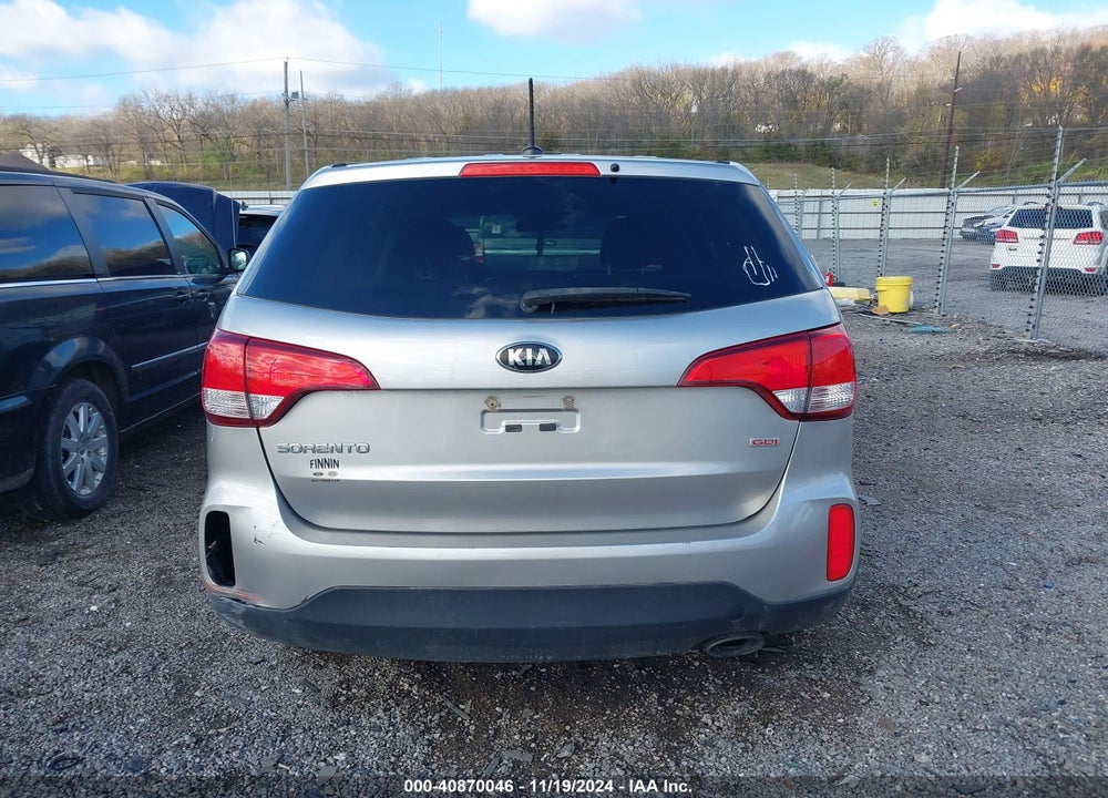 2015 KIA SORENTO LX VIN: 5XYKT3A60FG583922