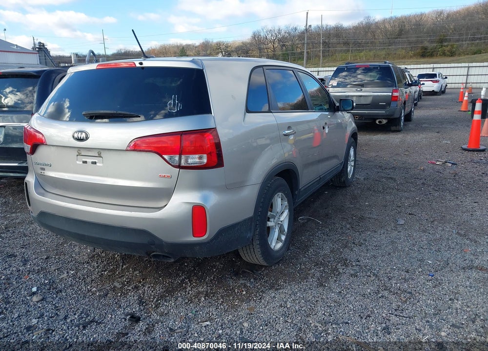 2015 KIA SORENTO LX VIN: 5XYKT3A60FG583922