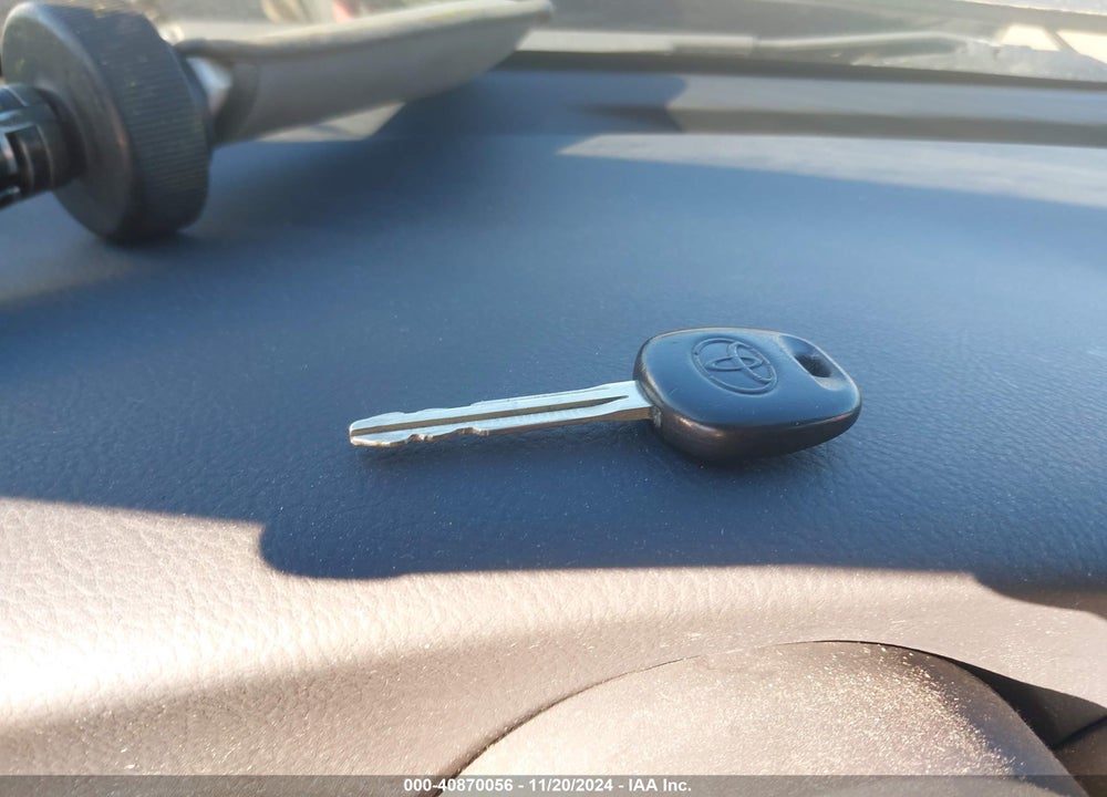 2005 TOYOTA MATRIX/XR VIN: 2T1KR32E25C351756