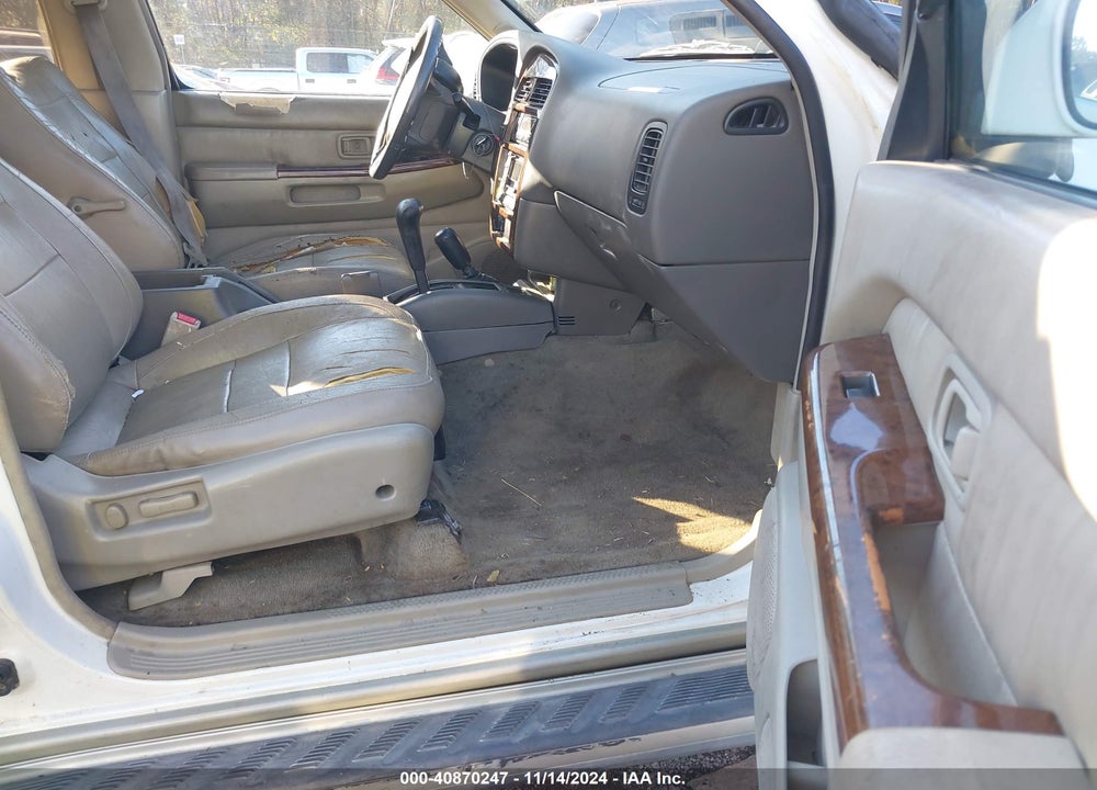 1998 INFINITI QX4 VIN: JNRAR05YXWW024319