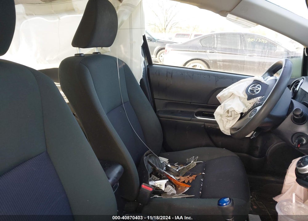 2016 TOYOTA PRIUS C TWO VIN: JTDKDTB35G1124663