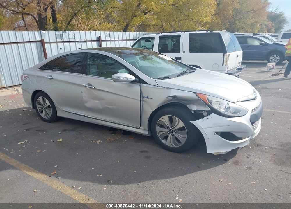 2015 HYUNDAI SONATA HYBRID LIMITED VIN: KMHEC4A49FA124756