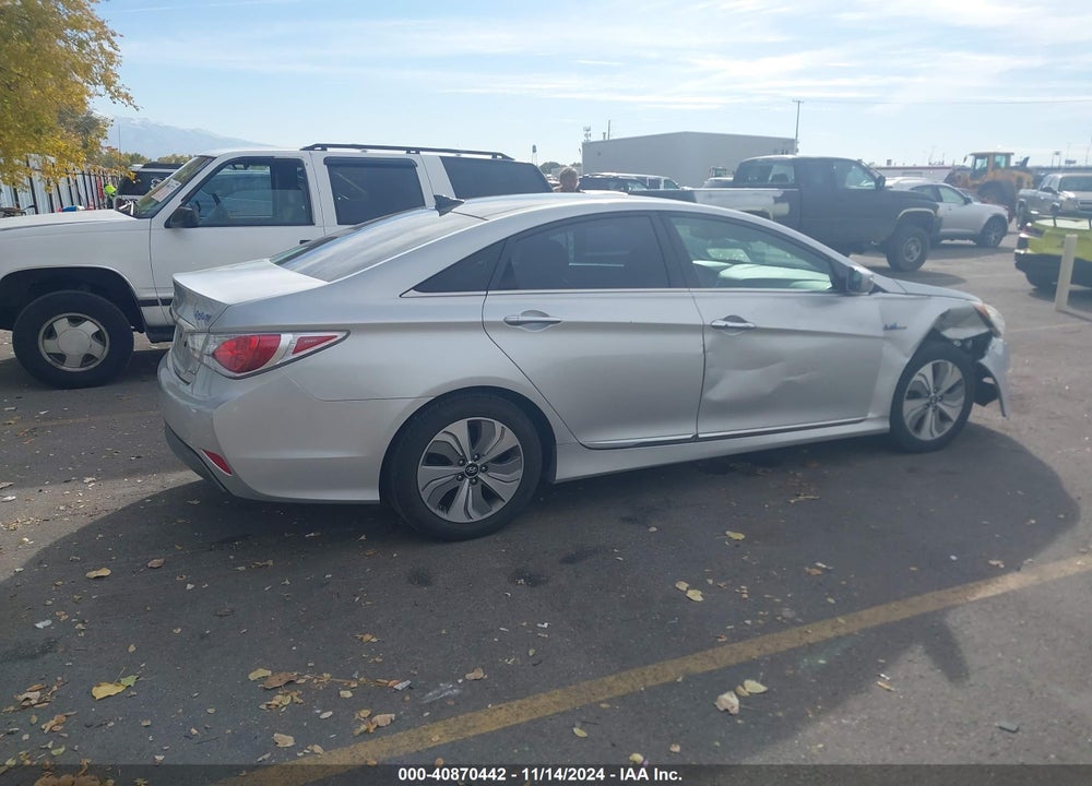 2015 HYUNDAI SONATA HYBRID LIMITED VIN: KMHEC4A49FA124756