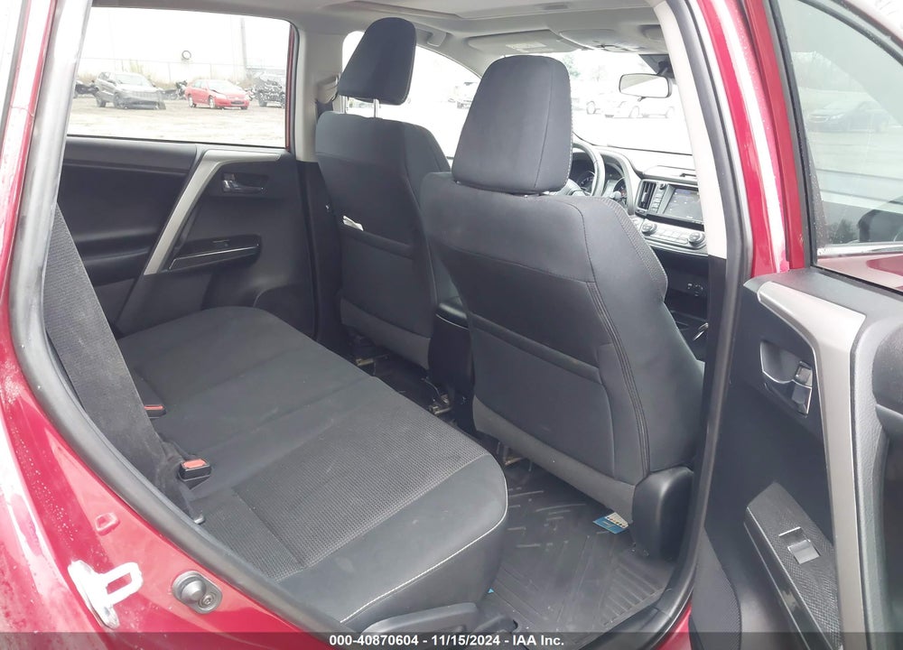 2018 TOYOTA RAV4 ADVENTURE/XLE VIN: 2T3RFREV5JW717487