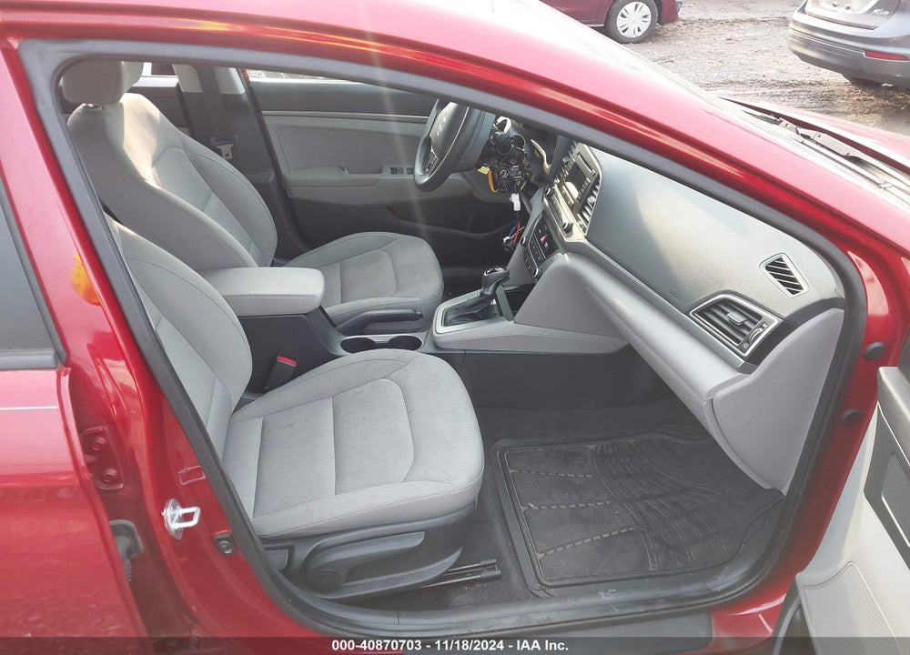 2017 HYUNDAI ELANTRA VIN: KMHD74LF5HU075894