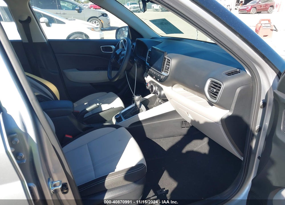 2024 HYUNDAI VENUE SEL VIN: KMHRC8A38RU322523