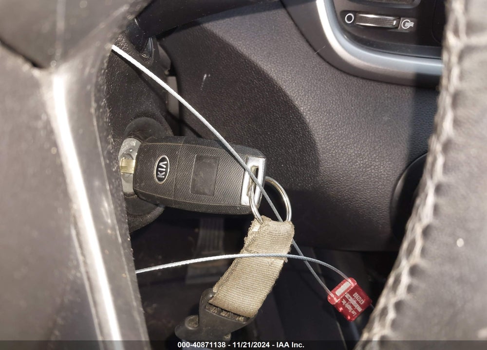 2016 KIA SORENTO 2.4L LX VIN: 5XYPG4A3XGG056946