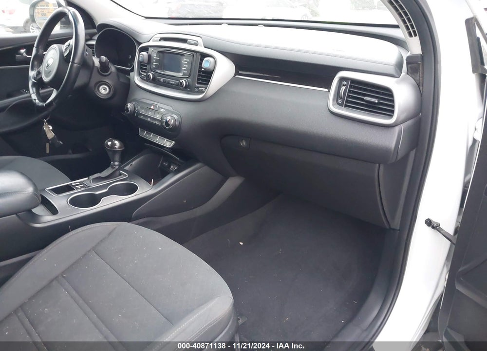2016 KIA SORENTO 2.4L LX VIN: 5XYPG4A3XGG056946