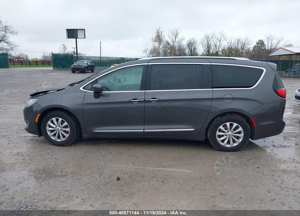 2018 CHRYSLER PACIFICA TOURING L VIN: 2C4RC1BG9JR275288