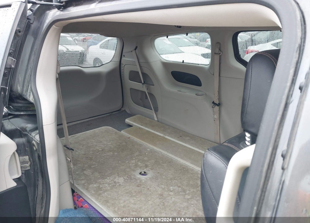 2018 CHRYSLER PACIFICA TOURING L VIN: 2C4RC1BG9JR275288
