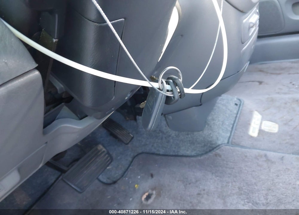 1998 HONDA CR-V LX VIN: JHLRD2847WC000389