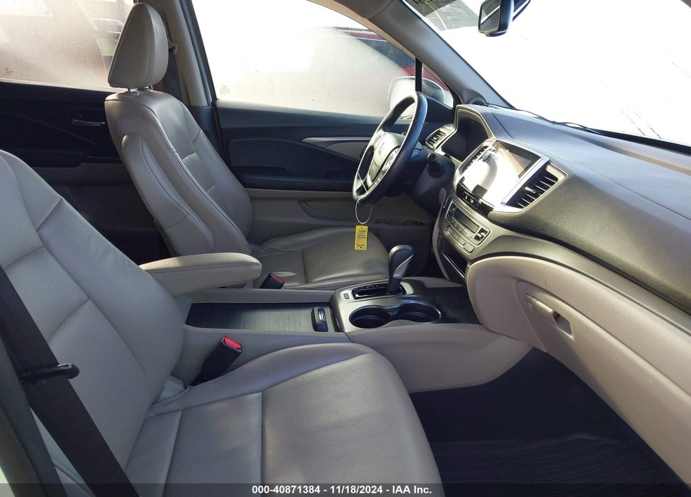 2017 HONDA RIDGELINE RTL-T VIN: 5FPYK2F65HB008765