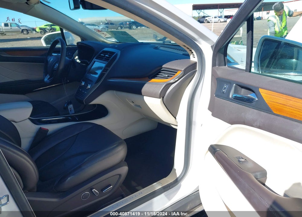 2016 LINCOLN MKC RESERVE VIN: 5LMCJ3D91GUJ28067