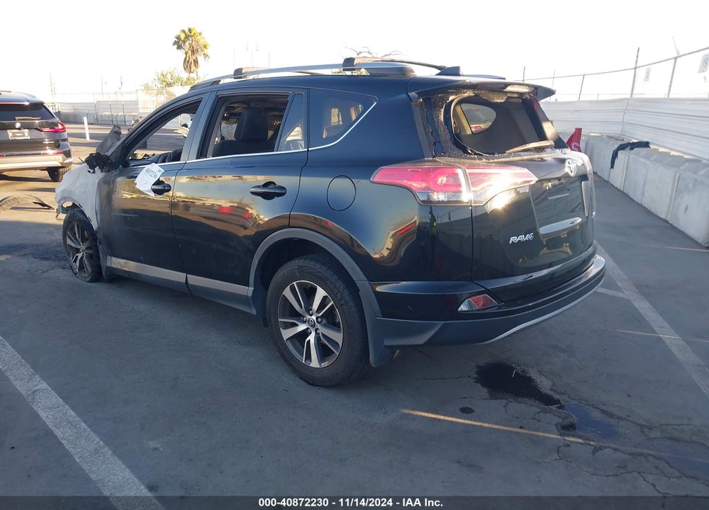2018 TOYOTA RAV4 ADVENTURE/XLE VIN: 2T3WFREVXJW455940