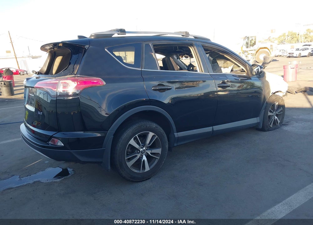 2018 TOYOTA RAV4 ADVENTURE/XLE VIN: 2T3WFREVXJW455940